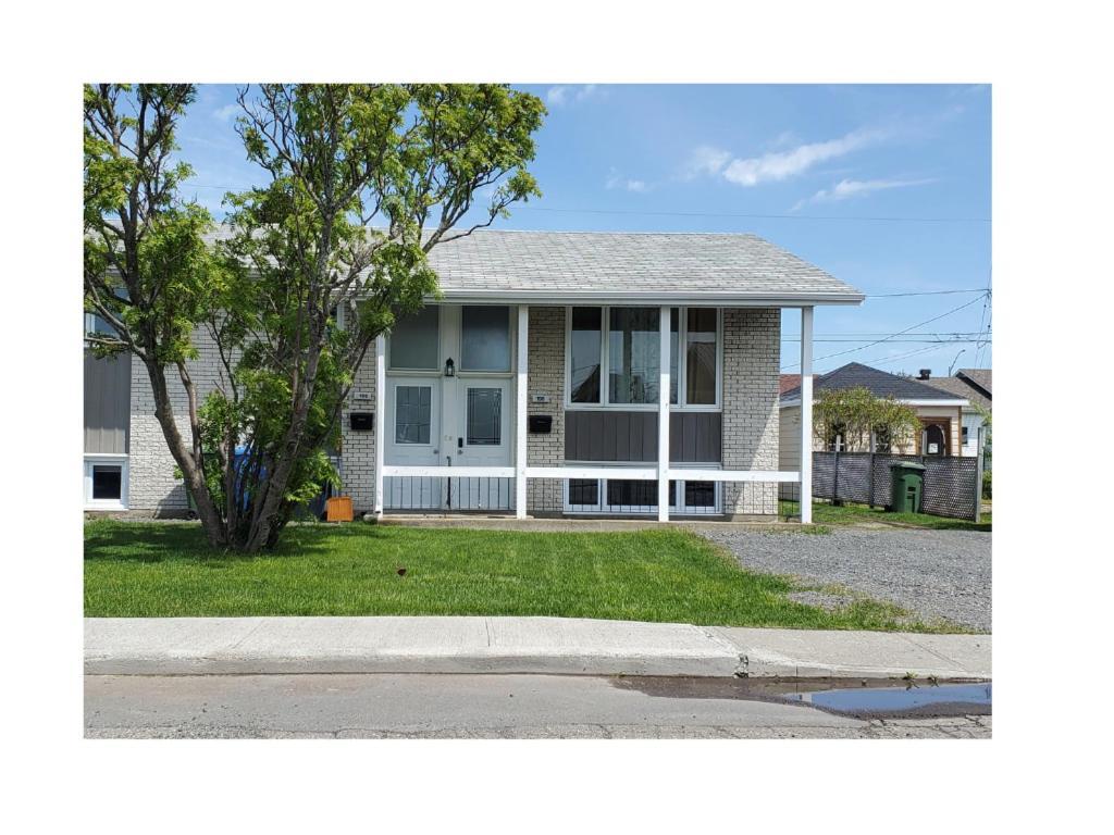 Maison St-Raymond Duplex Matane Exterior photo